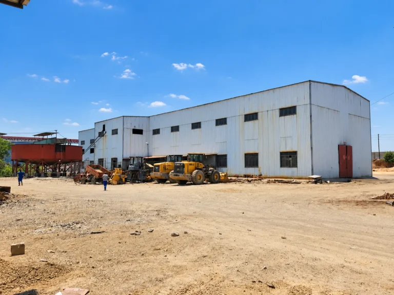 Processing building exterior at the Shi and Yan mining facility